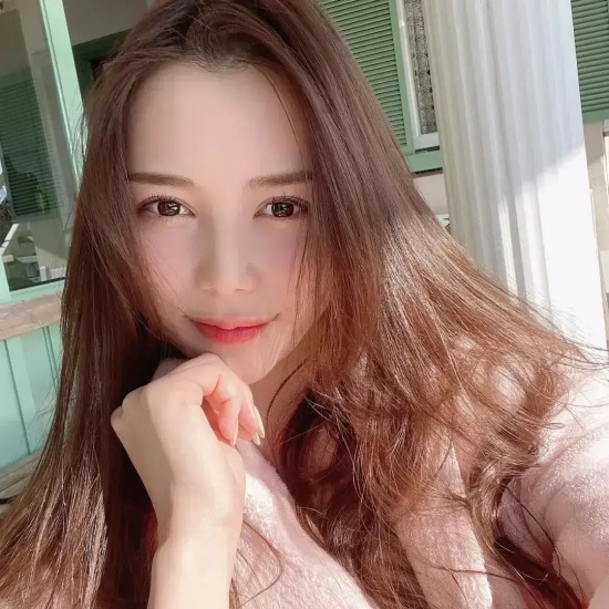 岛国女星白峰美羽美图分享，暗黑界的写真冠军！