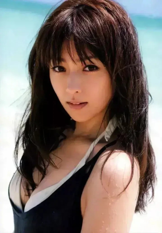 日本冻龄女神深田恭子：性感与可爱兼并
