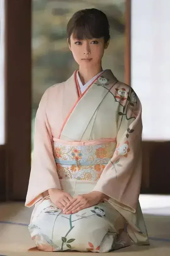 日本冻龄女神深田恭子：性感与可爱兼并