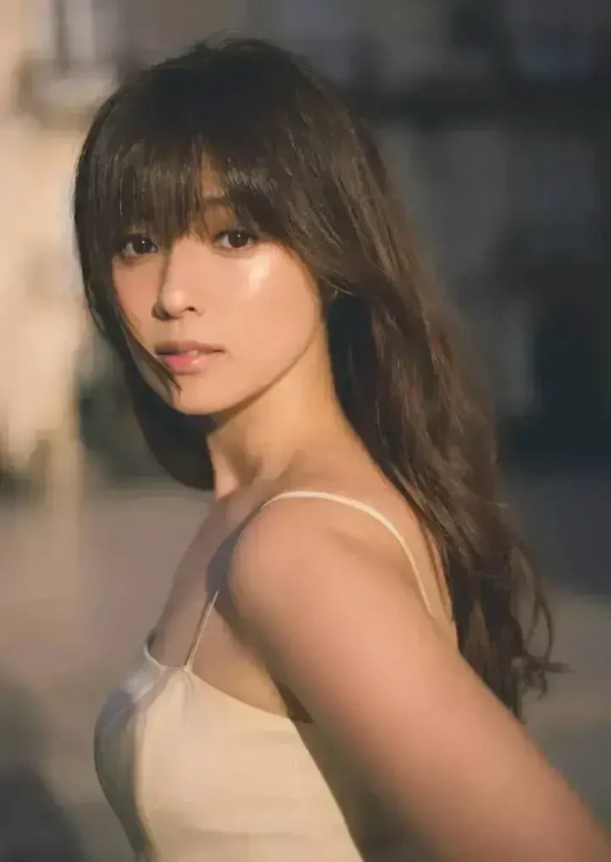 日本冻龄女神深田恭子：性感与可爱兼并