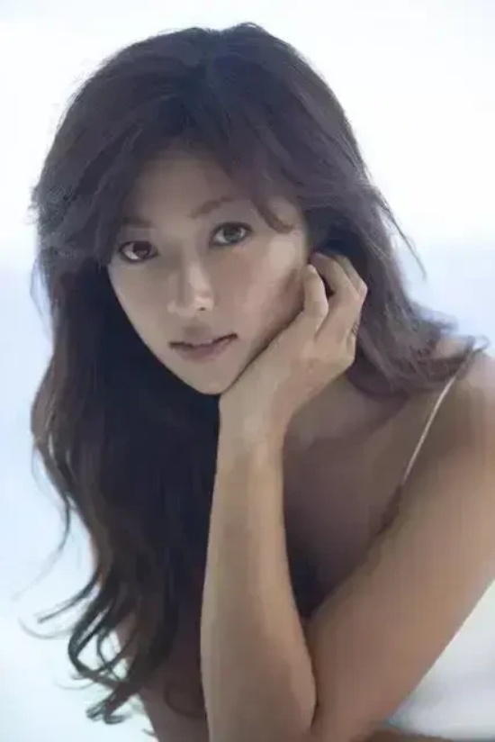 日本冻龄女神深田恭子：性感与可爱兼并