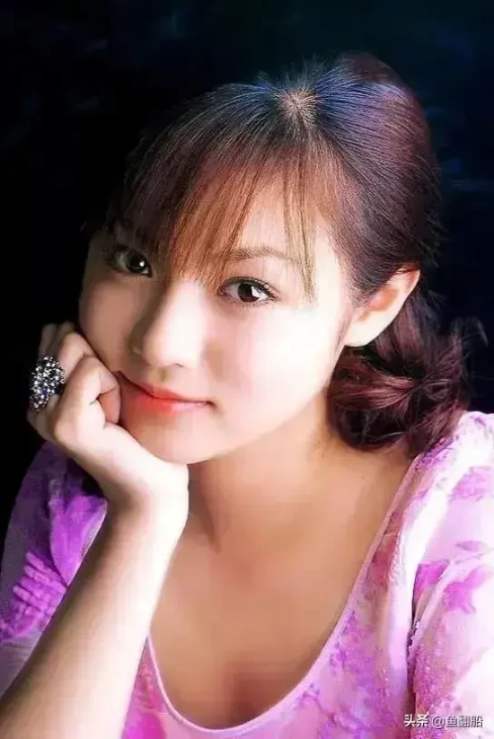 日本冻龄女神深田恭子：性感与可爱兼并