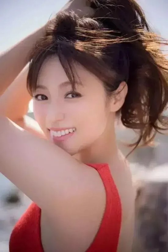 日本冻龄女神深田恭子：性感与可爱兼并
