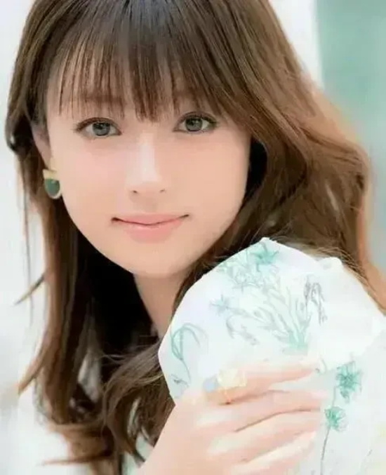 日本冻龄女神深田恭子：性感与可爱兼并