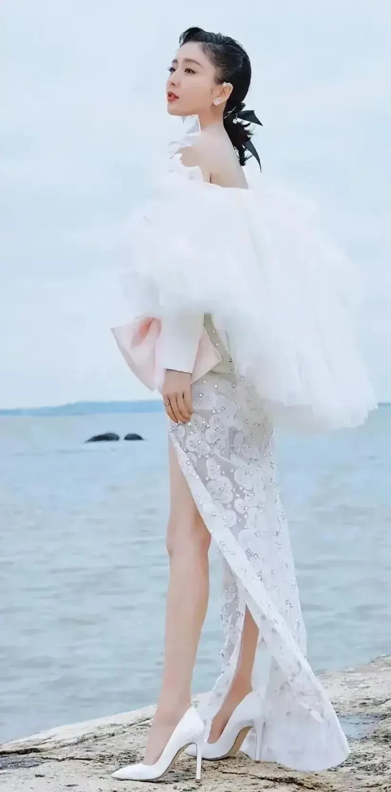 盘点女神佟丽娅性感惊艳高清写真图片，颜值依旧耐打