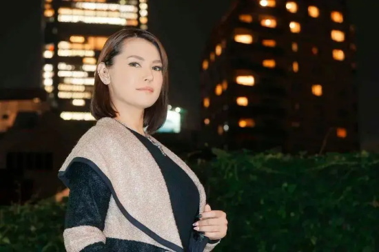 从性感尤物到霸道女总裁的小泽玛利亚美图分享，真正的女神！