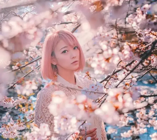 从少女奋斗到熟女的西野翔写真分享，一身老练的熟女风范！