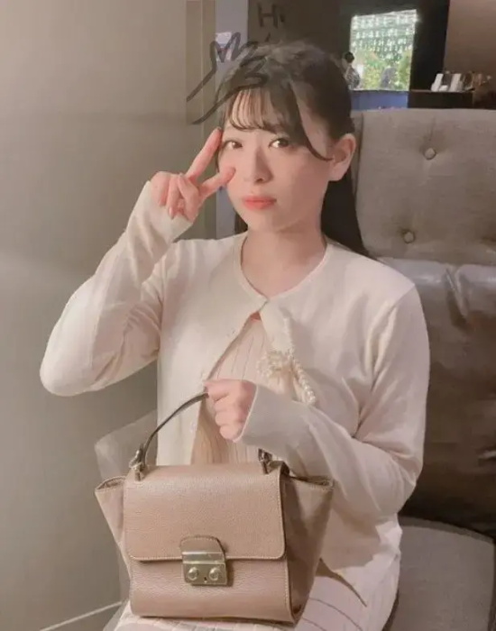 日本女明星花柳杏奈美图分享，战力最强新人萝莉！