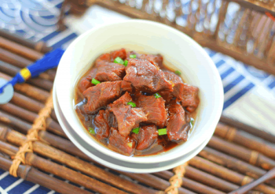 ​牛肉放什么炖容易烂（牛肉放什么炖容易烂掉）