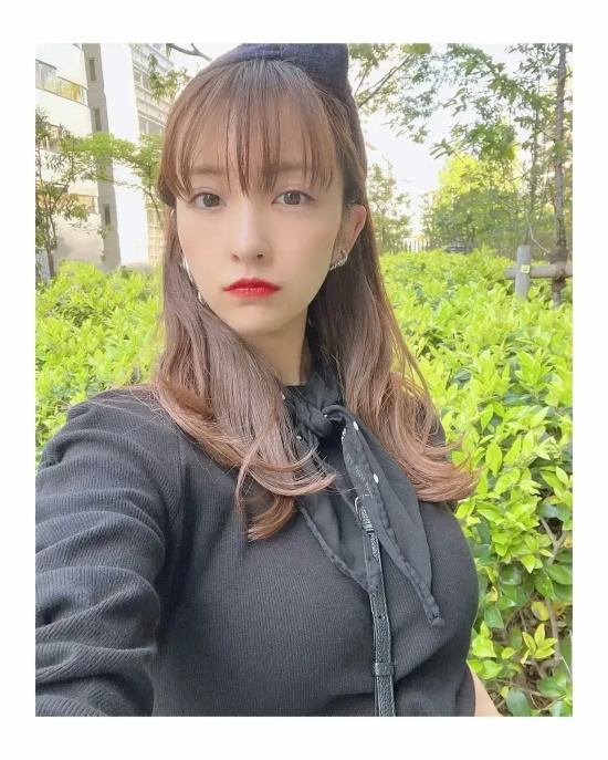 时尚教主板野友美：请签收您的虎牙美少女