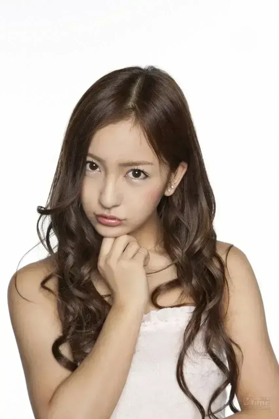 时尚教主板野友美：请签收您的虎牙美少女