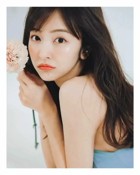 时尚教主板野友美：请签收您的虎牙美少女