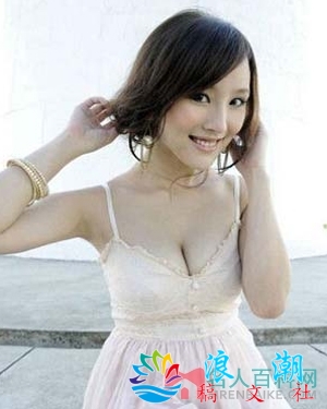 红月露娜人物海报