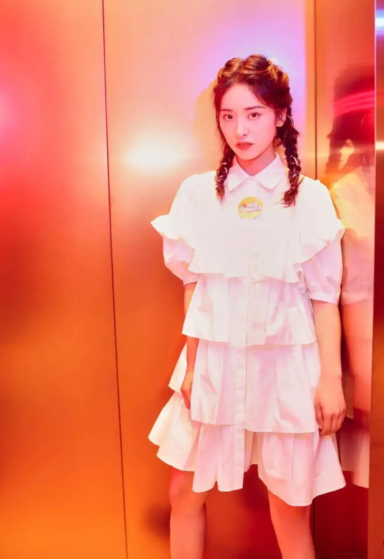 沈月：甜度满分的白衬衫少女高清写真合集