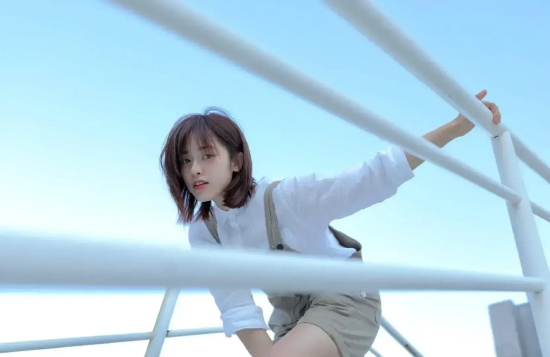 沈月：甜度满分的白衬衫少女高清写真合集