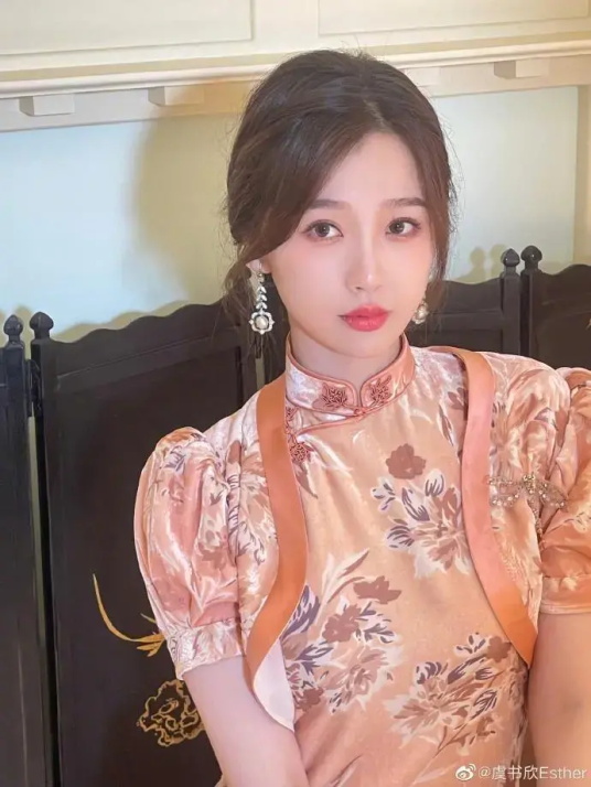 上海甜妹虞书欣美上热搜，马卡龙妆容甜美可人