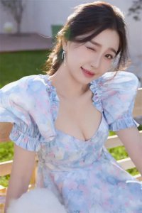​上海甜妹虞书欣美上热搜，马卡龙妆容甜美可人