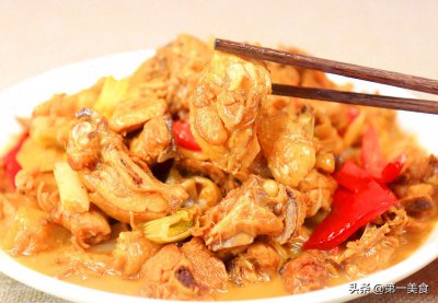 ​鸡肉怎么炒好吃又嫩(做家常炒鸡时，不要直接下锅炒，多加这一步，肉质鲜嫩，无