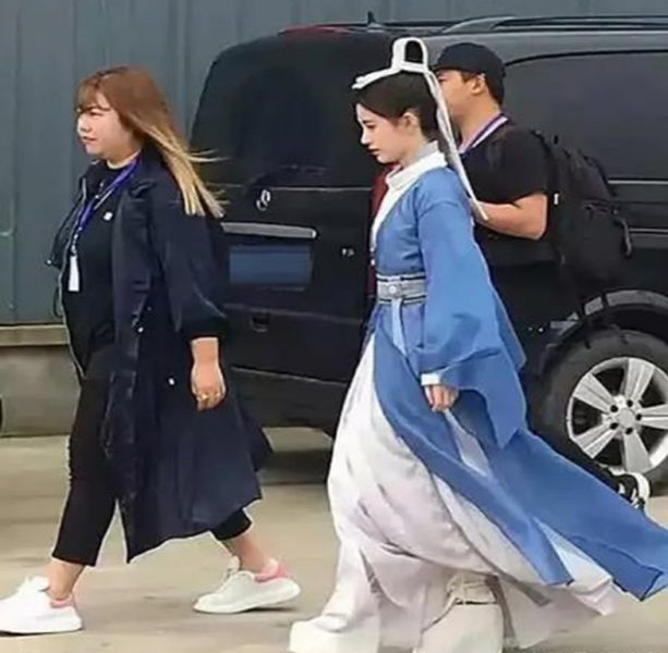 郭敬明多高个人资料  郭敬明竟没一米五九的鞠婧祎高