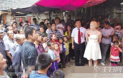 ​撒贝宁老婆李白与前夫结婚照曝光 曝李白原名宋馨身份成谜