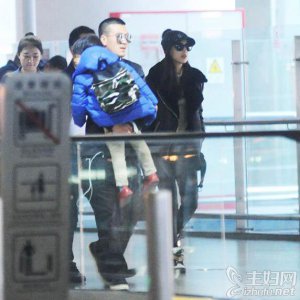 ​黄圣依儿子近照曝光 揭秘杨子黄圣依结婚8年真相