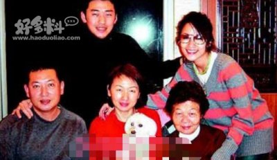 ​萧亚轩妈妈是谁 女神继承上亿财产变富婆难怪一直不回归
