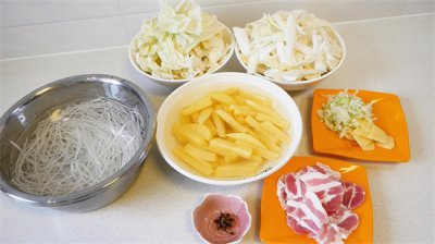 ​白菜粉条炖五花肉的做法来了，喜欢的不要错过哦！