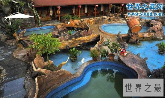 中国十大温泉排名，国内最佳温泉度假村(美女环绕)