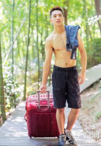 ​许魏洲整容了吗 许魏洲整容对比照大盘点