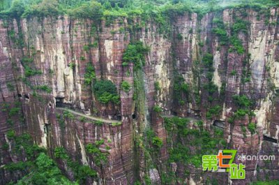 ​世界上最危险的村庄：河南辉县郭亮村！