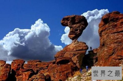 ​世界十大奇石，摇摇欲坠千百年依然竖立