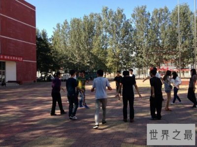 ​北大方正软件技术学院，源于北大外界对这所学校褒贬不一