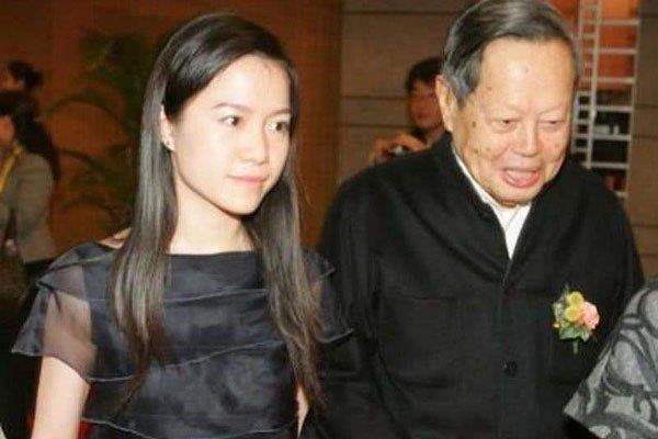 翁帆怎么解决个人生理需要 相差54岁就被如此造谣猜测