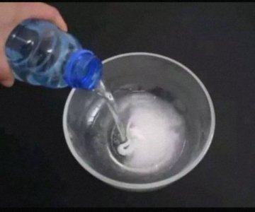 ​衣服被葡萄酒染红了怎么办？葡萄酒染在白t恤怎么洗?