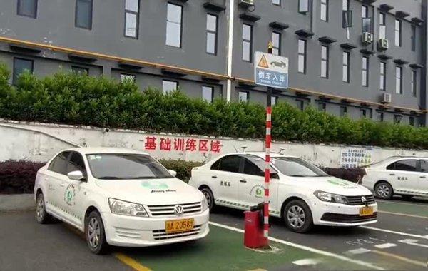 考驾照vip包过是真的吗？驾校的vip是包过的么-