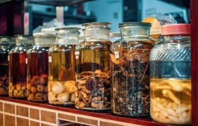 ​健康白酒和保健酒(保健酒和白酒的用料区别)