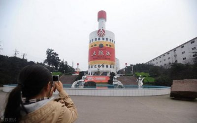 ​五粮液系列恭喜发财(五粮液股份出品恭喜发财系列精品52度)