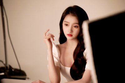 ​好美！关晓彤纯白造型释出 清新怡人优雅气质