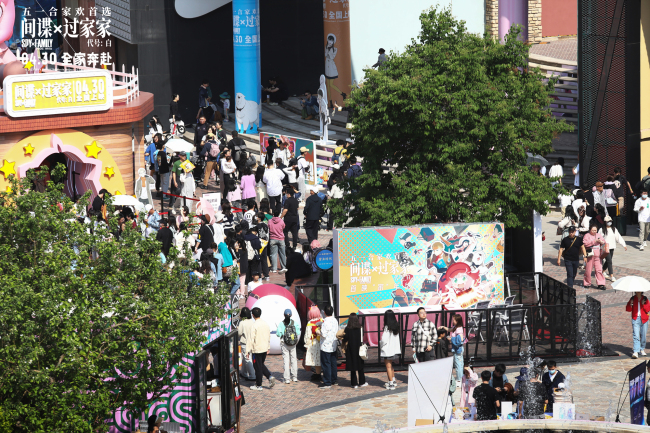 电影《间谍过家家 代号：白》首映口碑暴涨 首创沉浸逛玩破次元狂欢