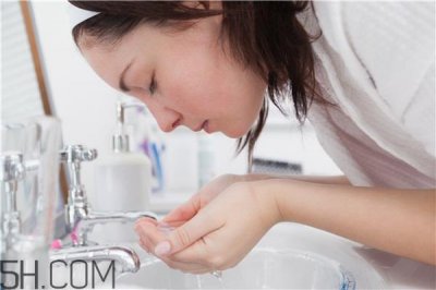 ​冬天用冷水洗脸会怎样 冷水凉水皆不宜