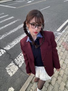 ​虞书欣学院风穿搭 俏皮可爱活力满满