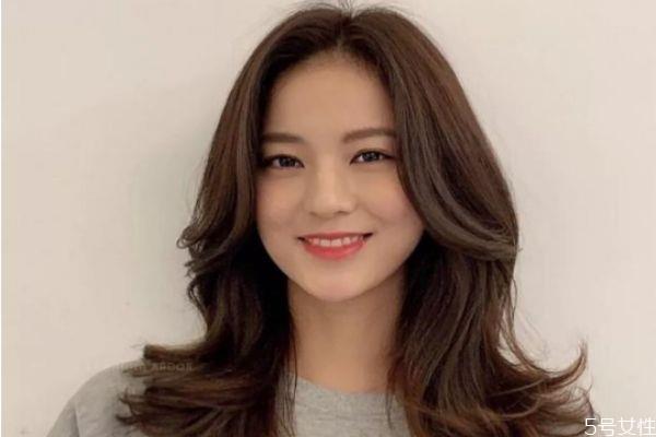 云朵烫自己怎么卷 云朵烫发教程