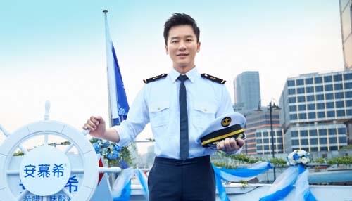 娱乐李晨家庭背景太恐怖身价数10亿 妈妈是自己最尊敬的人  2