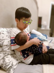 ​陈楚生与妻子共度近20年，宣布二胎得子，网友却纷纷心疼苏醒