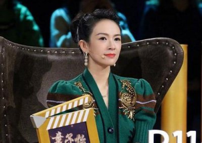 ​章子怡爱汪峰有多深？看看脖子上戴的2个字就明白了！太暖心了！