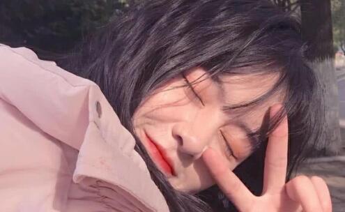 微信叫女孩子起床幽默的话