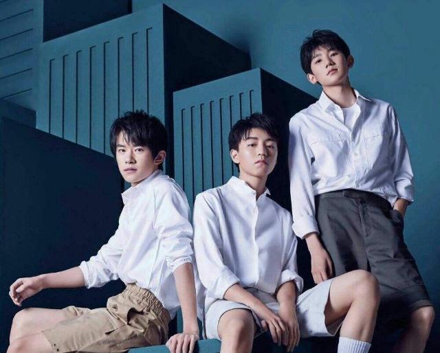 TFBOYS隔空秀同款外套，猝不及防的兄弟情，又买一送二了？