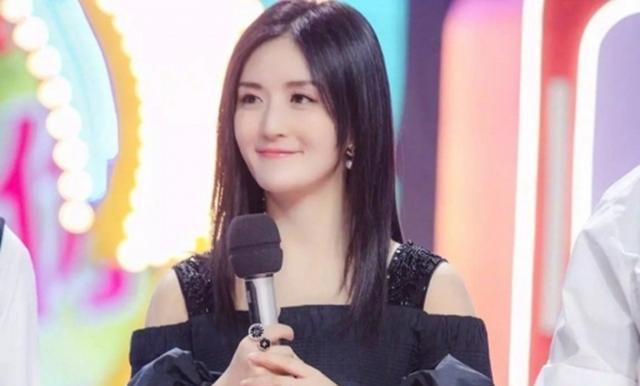 谢娜又剪了短发造型 但其实长发的她更好看