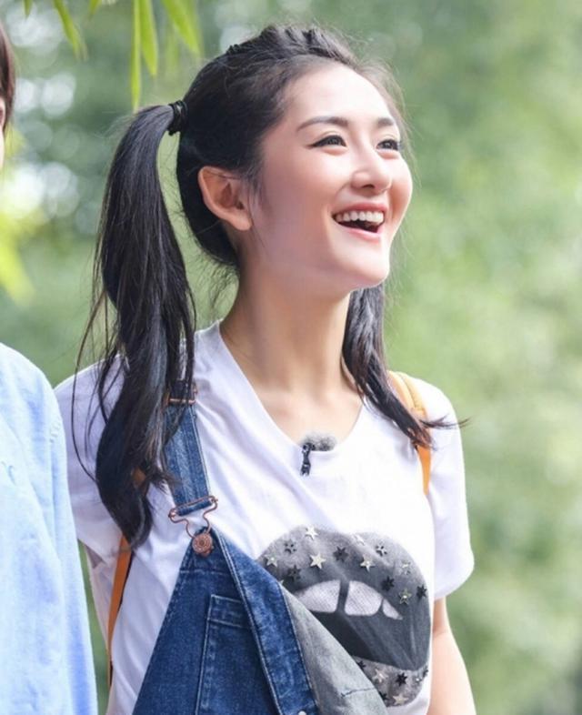 谢娜又剪了短发造型 但其实长发的她更好看