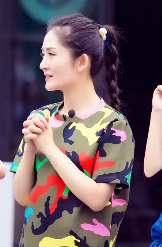谢娜又剪了短发造型 但其实长发的她更好看